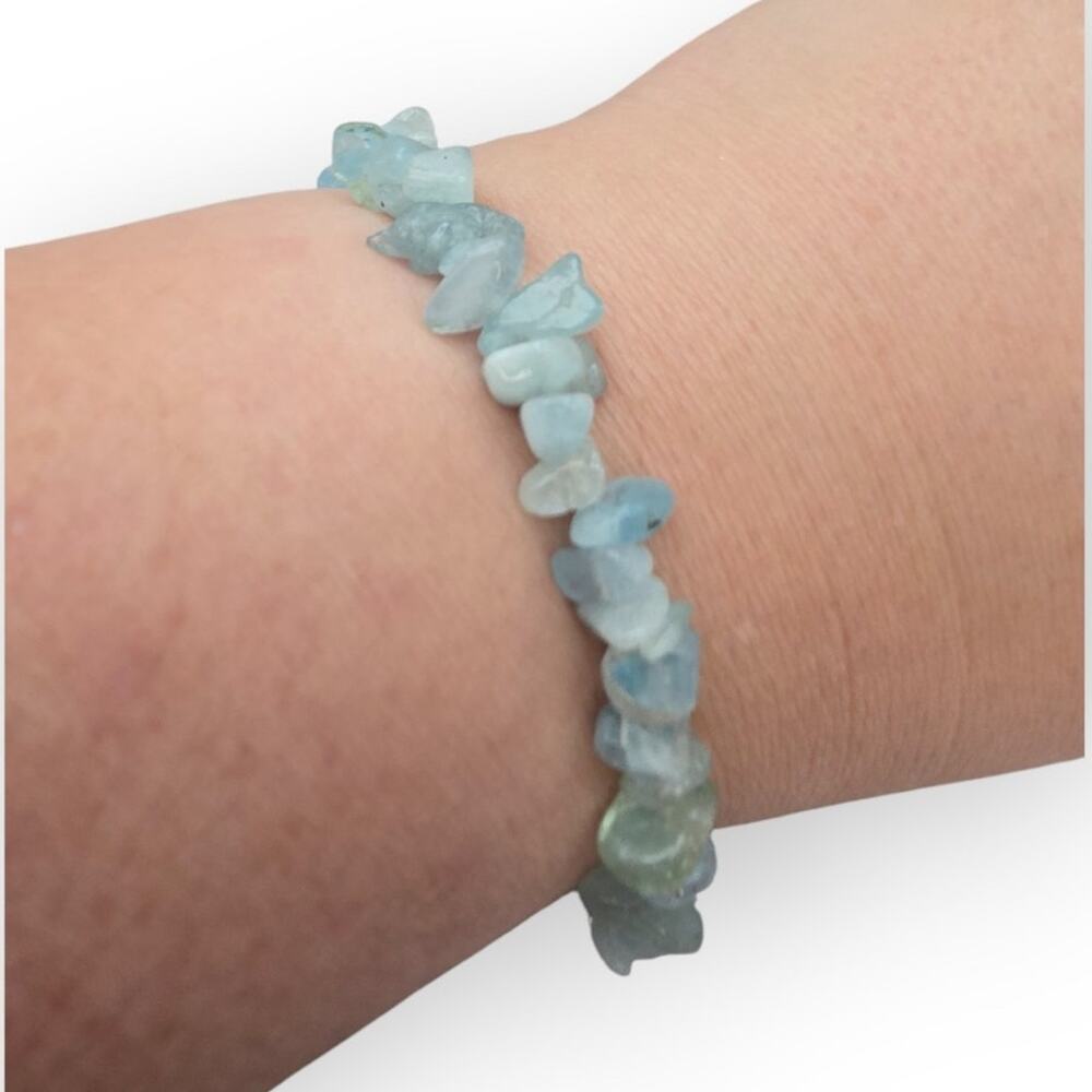 Blue Gemstone Chip Bracelet – Silver Serenity Toggle Clasp